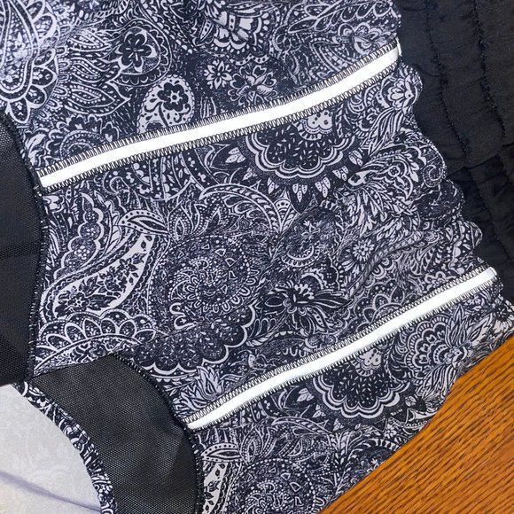 lululemon hotty hot short antique paisley/black - Picture 3 of 6